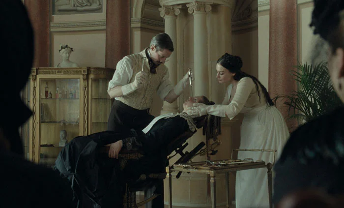 Çirkin Üvey Kardeş