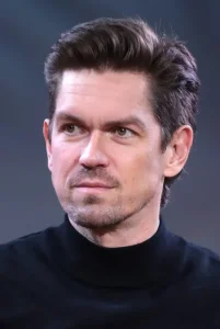 Steve Howey Oyuncu Profil Görseli