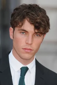 Tom Hughes Oyuncu Profil Görseli